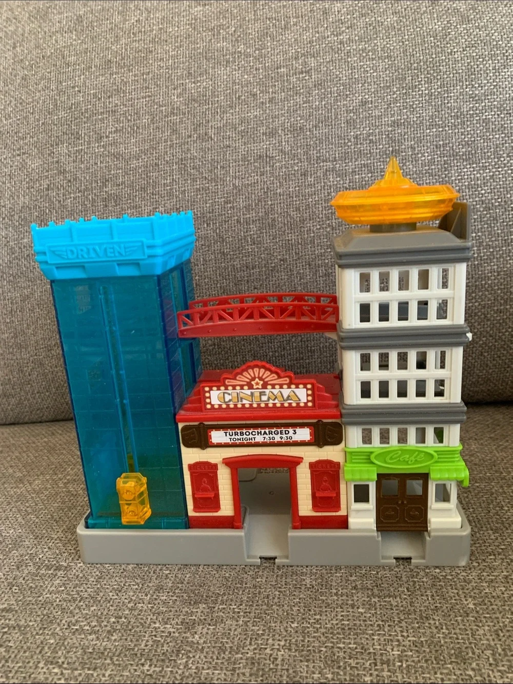 Driven Battat Pocket Series Big City Cruisin Cinema Cafe City Center Playset